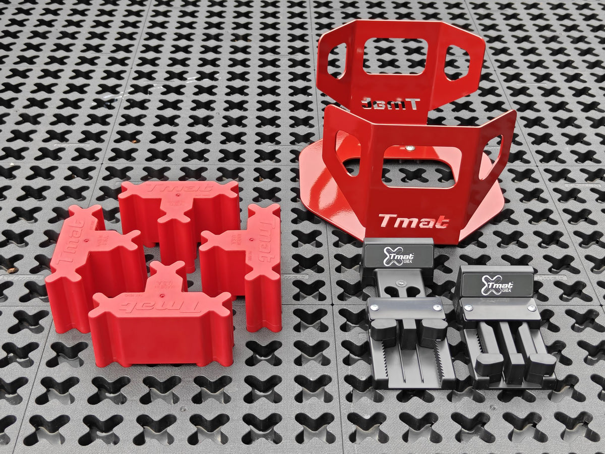 TMAT Colour Kit Red – red 20 L bucket holder, 4 red tight-fit Stout blockers and 2 black adjustable blockers on a Tmat panel
