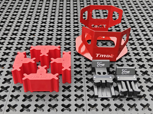 TMAT Colour Kit Red – red 20 L bucket holder, 4 red tight-fit Stout blockers and 2 black adjustable blockers on a Tmat panel